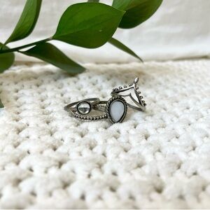 set of 4 silver rings, excellent condition